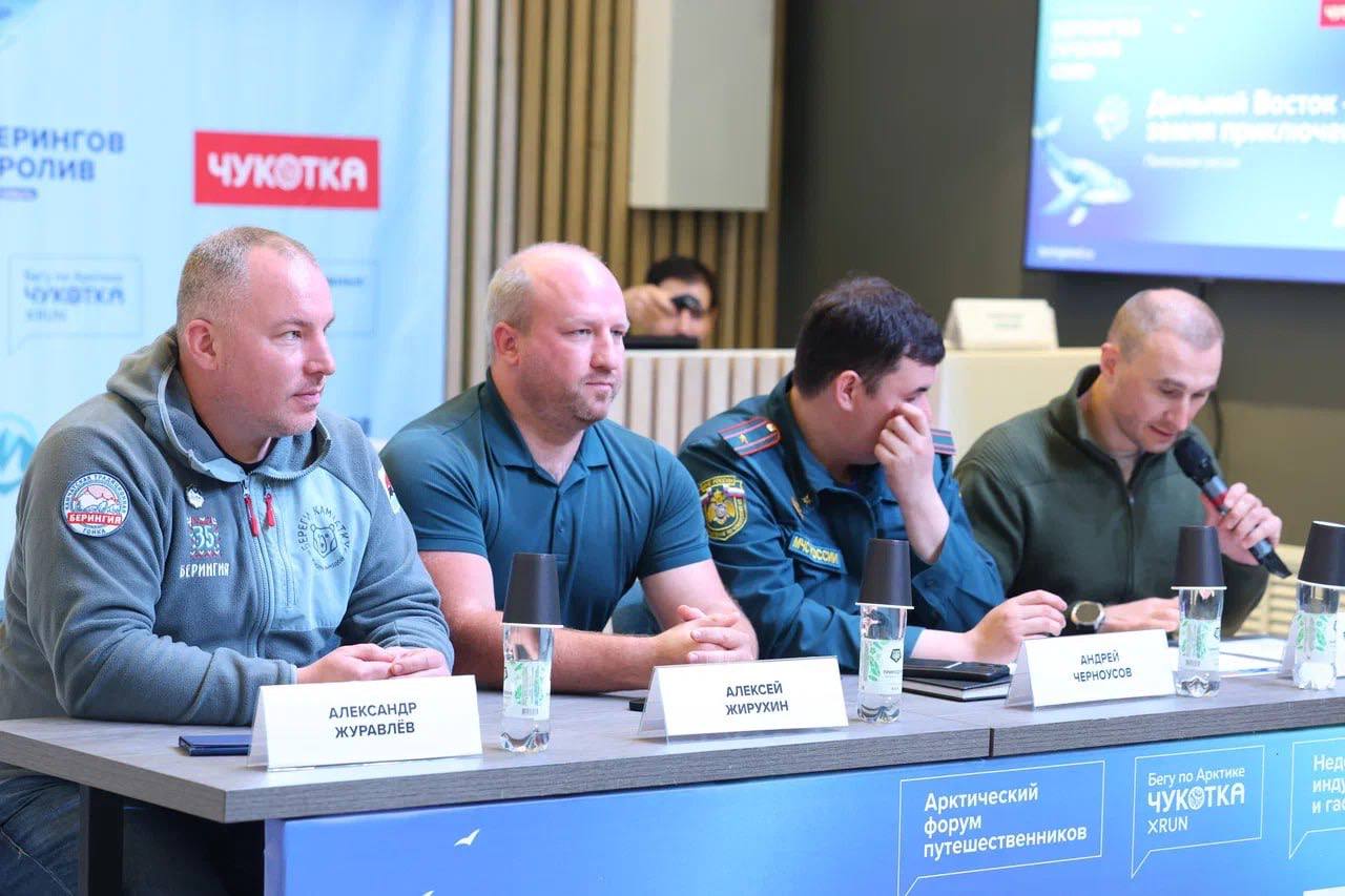 Фестиваль «Берингов Пролив» стартовал на Чукотке Международный фестиваль «Берингов Пролив», который уже не первый год объединяет путешественников со всей России, пройдет с 19 июля по 3 августа. Фестиваль открыл «Арктический форум путешественников» — масштабное деловое событие, посвящённое развитию арктического туризма. В центре внимания — будущее туристической отрасли на Крайнем Севере и уникальные возможности для путешественников на Чукотке. Конкурс «Дальний Восток — Земля приключений» широко представлен на площадке форума. Третьему сезону посвящена отдельная панельная сессия. Члены жюри конкурса Богдан Булычев и Алексей Жирухин принимают активное участие в деловой, спортивной и культурной программе мероприятий. Они проводят презентации, творческие встречи и мастер-классы. Фестивальный день завершится в кинотеатре «Полярный» предпремьерным показом документального фильма «Россия 360». Официальный сайт фестиваля Дальний Восток — Земля приключений