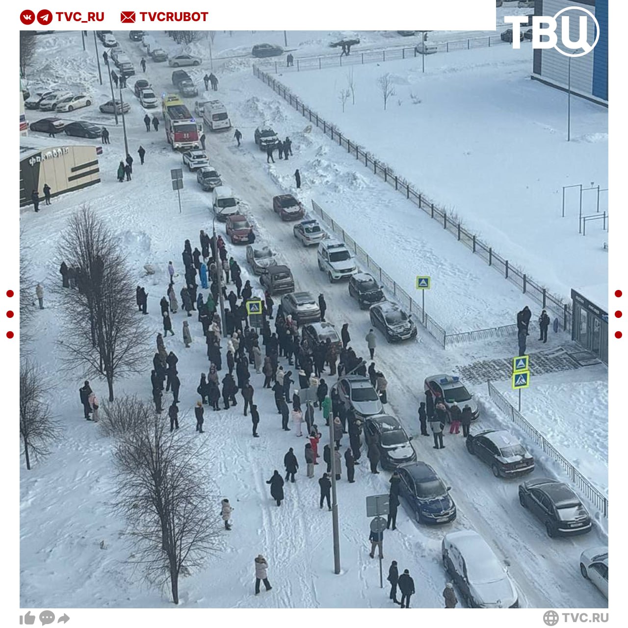 Подросток предположительно ранил охранника ножом в лицее Нижнекамска По информации СМИ он также взрывал на этажах петарды Всех эвакуировали из здания На месте работают экстренные службы По предварительным данным мальчика задержали Подписаться на ТВЦ в MAX