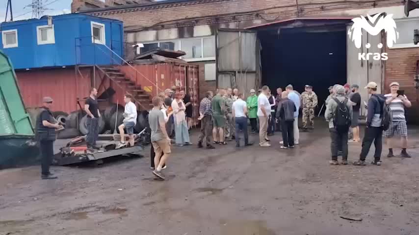 Водители мусоровозов «РостТеха» в Красноярске бастуют из-за снижения зарплаты