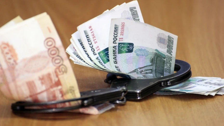 В Воронеже за взятку перед судом предстанут гендиректор и представитель коммерческих организаций В сентябре 2024 года мужчины передали через посредника сумму в размере 2 2 млн рублей заместителю гендиректора по строительству и инвестициям ресурсоснабжающей организации за то что он беспрепятственно подписывал акты приемки передачи выполненных работ по ранее заключенным договорам Посредник обратился в полицию поэтому фигуранты не смогли довести преступление до конца На имущество обвиняемых наложен арест на общую сумму свыше 25 млн рублей Возбуждено уголовное дело Обвиняемым грозит до 15 лет лишения свободы Подписывайтесь на канал РИА Воронеж в Max