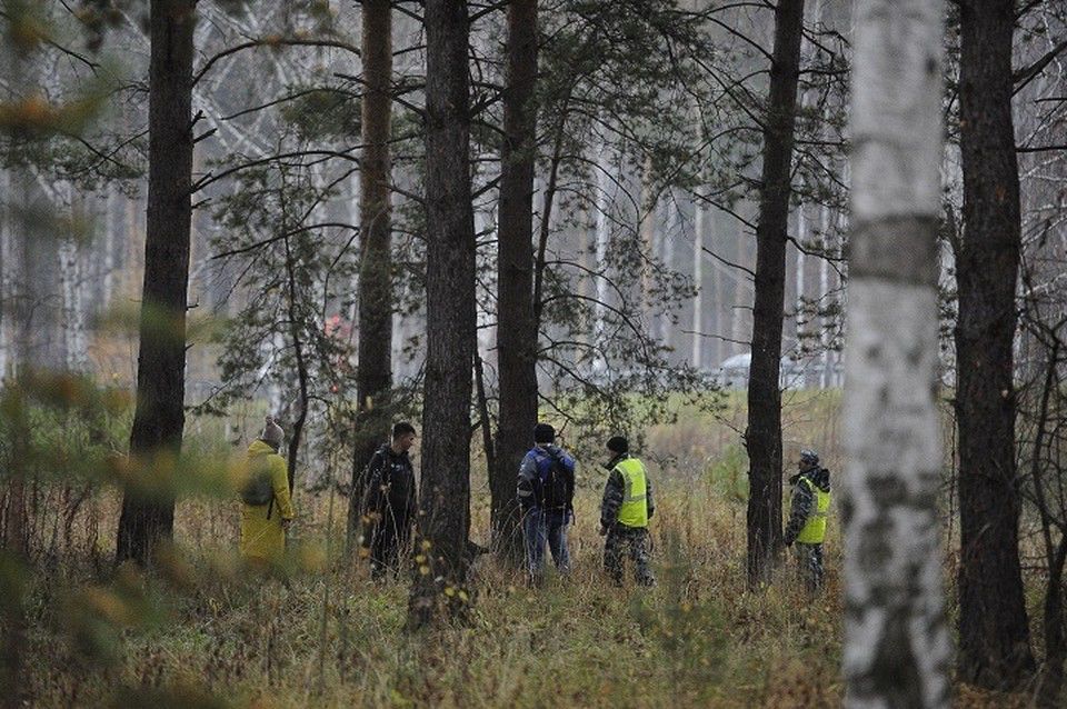 Ничего не ел, пил из луж  В Якутии спасатели обнаружили 59-летнего мужчину, который пять дней провел в лесу без пищи, питаясь ягодами и водой из луж. Его нашли в районе горы у расщелья благодаря беспилотнику.   Подробнее  Фото: Булатов Алексей