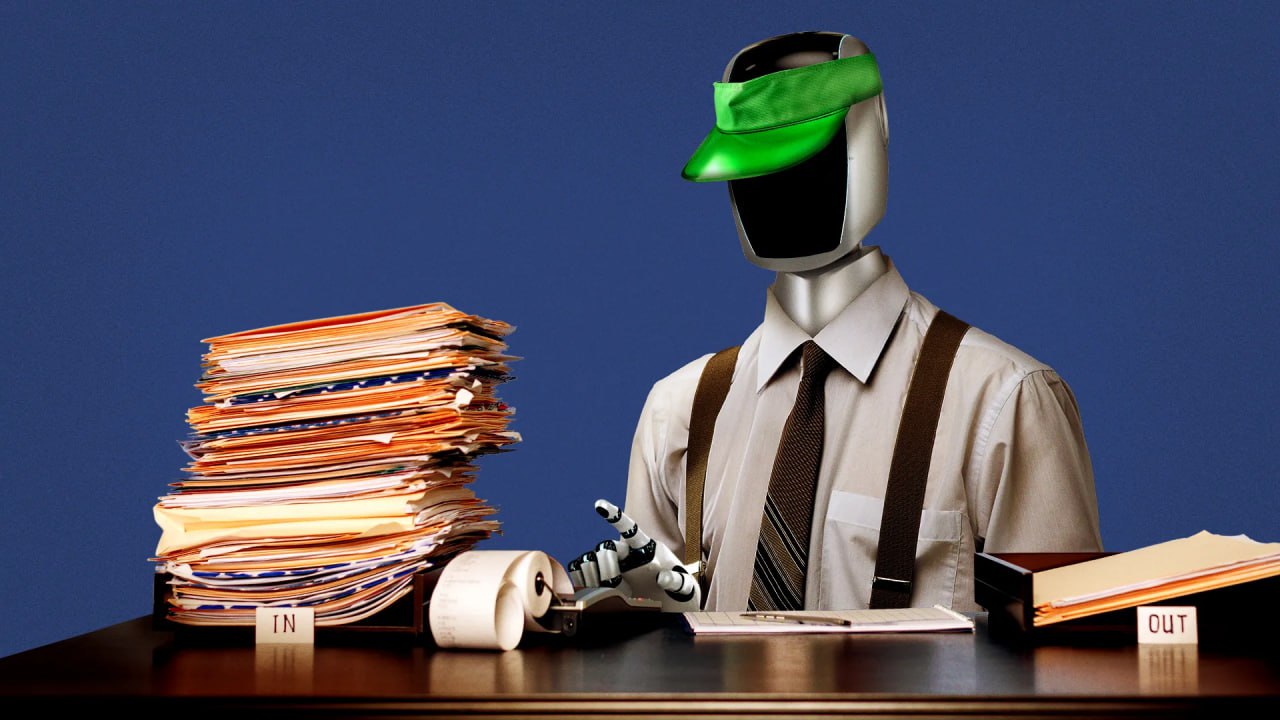 Уволенных из за ИИ специалистов возвращают на рабочие места По данным платформы для поиска работы Visier около 5 3 уволенных сотрудников вернулись к своему бывшему работодателю Это значительно больше чем было в прошлые годы и причина как принято в любом вопросе наших дней в ИИ Дело в том что после массовых увольнений в целях оптимизации которые происходят и на российском рынке многие компании поняли что они перегнули палку и искусственный интеллект не способен справиться с задачами В итоге компаниям приходится возвращать опытных сотрудников поскольку затраты и сложность интеграции ИИ растут и все чаще превышают первоначальные расчеты Вероятно похожее мы увидим и на нашем рынке пусть и с временным лагом СофтТех