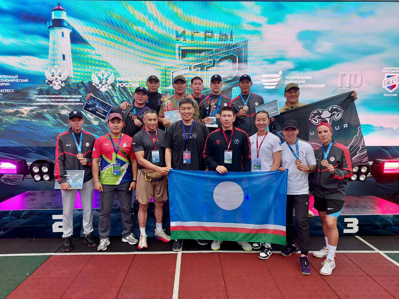 Игнат Чомчоев вновь подтвердил свой статус чемпиона Кубка Дальнего Востока по ГТО Как и в прошлом году он продемонстрировал выдающуюся физическую подготовку и стойкость духа вновь подтвердив свое звание чемпиона В паре с Игнатом выступил Руслан Мифтахов который также показал отличные результаты Команда Якутии в целом также продемонстрировала высокие достижения заняв третье место среди сильнейших соперников со всего Дальнего Востока Подробнее читайте по ссылке yk24ru
