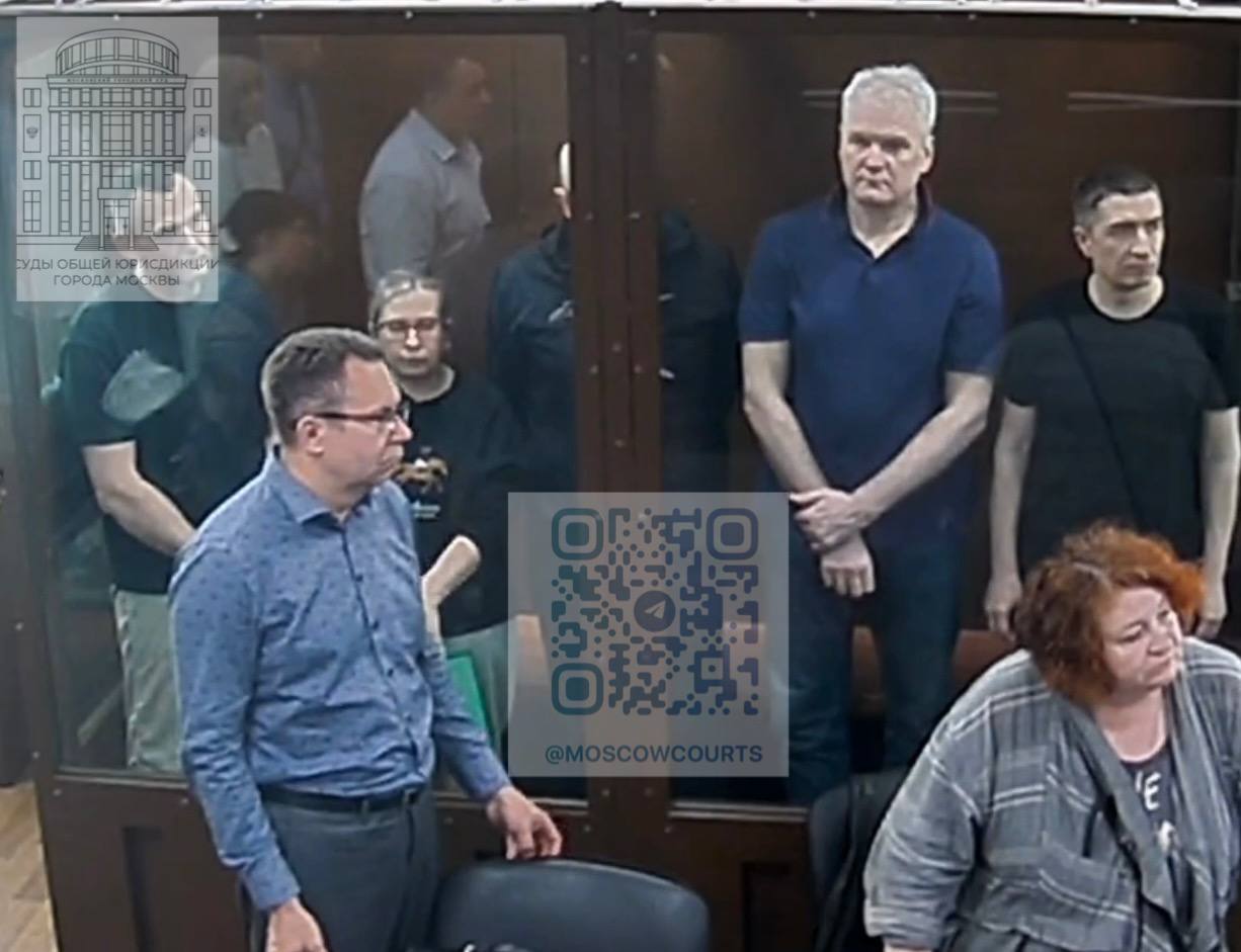 Суд столицы продлил меру пресечения экс-руководителю ЗАО «Южуралавтобан, исполнительному директору ООО "Технопарк", Министру дорожного хозяйства и транспорта Челябинской области, начальнику правового управления в Министерстве дорожного хозяйства и транспорта Челябинской области, экс-министру дорожного хозяйства и транспорта Челябинской области Постановлением Мещанского районного суда города Москвы удовлетворено ходатайство следователя о продлении меры пресечения в виде содержания под стражей в отношении каждого из фигурантов, обвиняемых в совершении преступления, предусмотренного ч. 4 ст. 160 УК РФ присвоение или растрата : Зарипова Константина Кираматовича; Зырянова Александра Вячеславовича; Нечаева Алексея Сергеевича; Микулика Дмитрия Сергеевича; Курьяновой Анны Валерьевны, на срок 3 месяца 00 суток. Суд отказал в удовлетворении заявленных сторонами защиты и обвиняемых ходатайств об изменении меры пресечения на более мягкие. #мещанский2025