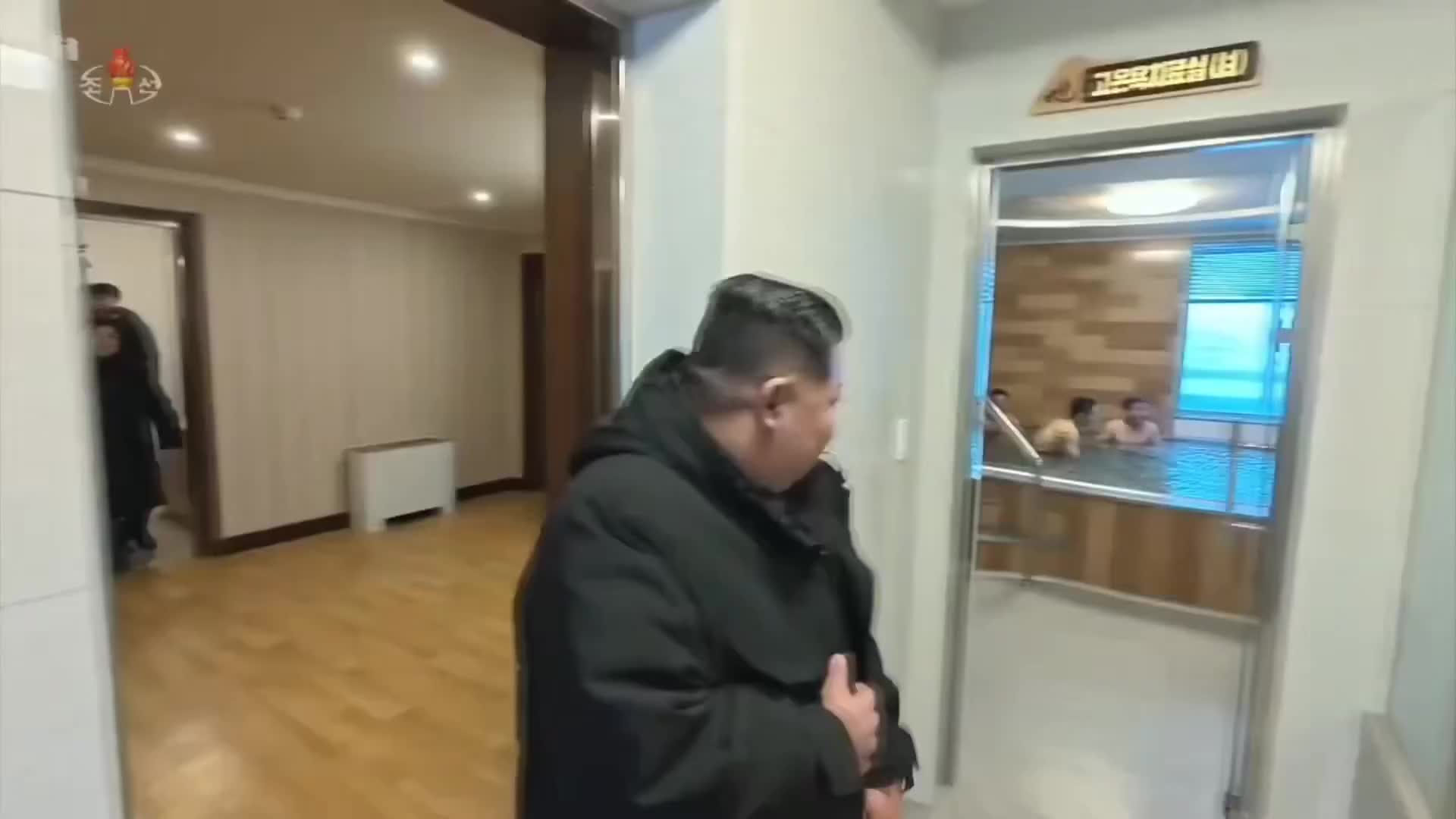 Ким Чен Ын инспектирует новый курортный комплекс в КНДР