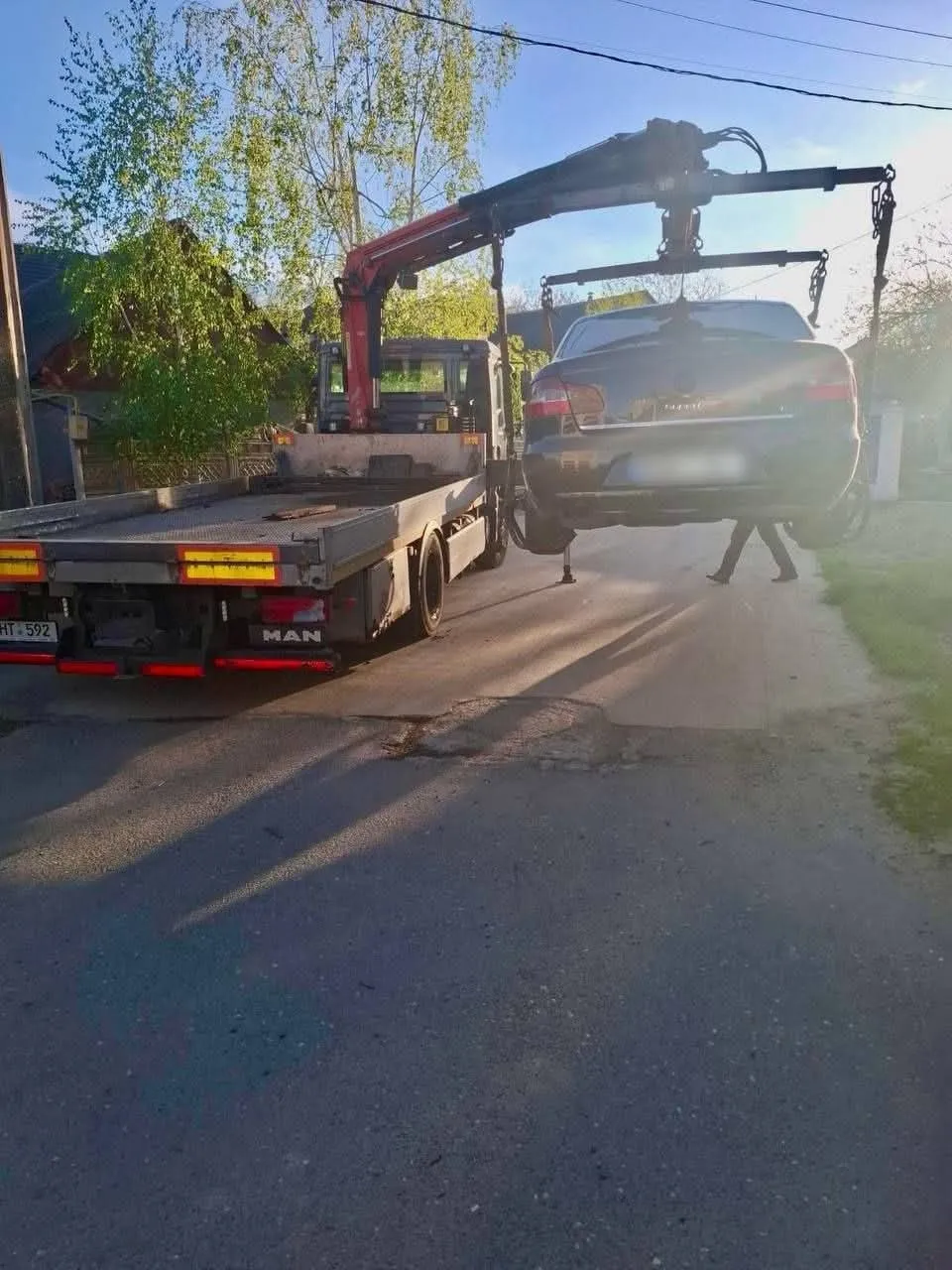 В селе Костешты Яловенского района полицейский экипаж остановил автомобиль Skoda За рулём оказался 16 летний подросток По предварительной информации несовершеннолетний взял машину без разрешения родственников которые находятся за границей Автомобиль эвакуирован на спецстоянку Материалы по делу направлены в суд