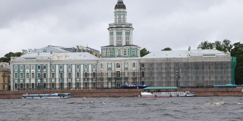 В Петербурге ввели в эксплуатацию фондохранилище Кунсткамеры Административный включает в себя выставочные пространства, читальные залы, библиотеки и архивы, а также музейный магазин.