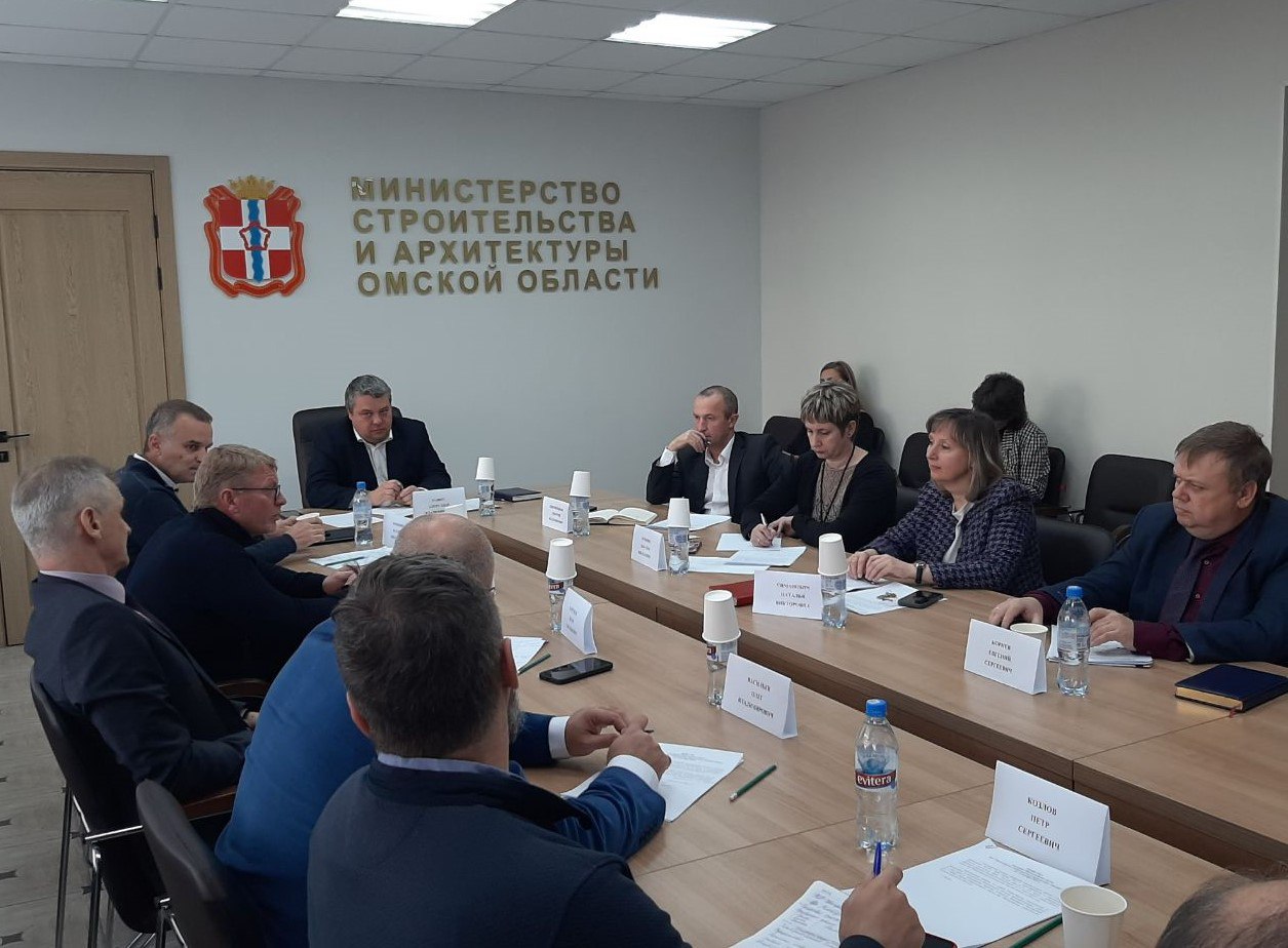 В Омске для контроля за стройками хотят чаще использовать беспилотники Министр строительства Омской области Александр Рашко рассказал о прошедшем заседании Общественного совета при ведомстве Его участники обсуждали возможность чаще использовать беспилотники для контроля строек Очень нужное направление для развития которого в Минстрое уже создаются необходимые условия подчеркнул Рашко Было принято решение проработать вопрос включения в ТЗ по строительному контролю применение аэрофотосъёмки