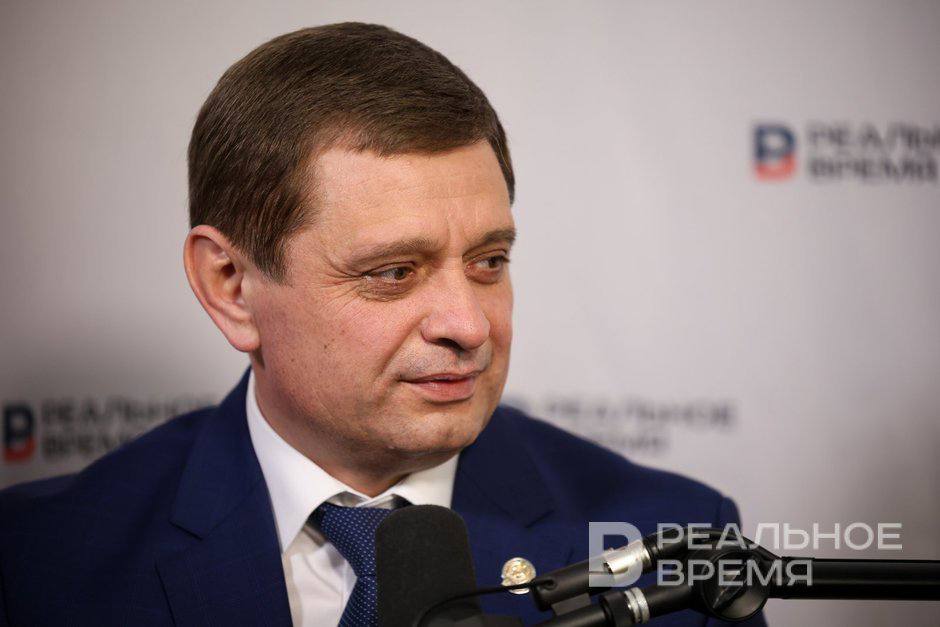 Александр Шадриков покинул пост министра экологии и природных ресурсов Татарстана Сегодня Реальному времени стало известно о прекращении полномочий министра в связи с переводом на службу в Москву Раисом Татарстана Рустамом Миннихановым Александру Шадрикову вручен Орден Дуслык Александр Валерьевич Шадриков возглавил министерство экологии и природных ресурсов республики в 2018 году До этого с 2013 по 2018 годы он работал главой Дрожжановский муниципальный район Республики Татарстан 29 декабря на Online конференции Реального времени Александр Шадриков подвел итоги работы министерства с 2018 года Подпишитесь на Реальное время в МАХ Telegram Дзен