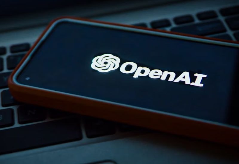 Выручка OpenAI выросла на 16 до 4 3 млрд в первом полугодии Согласно данным от Reuters выручка OpenAI за первое полугодие 2025 года составила 4 3 млрд что на 16 больше по сравнению с аналогичным периодом прошлого года Однако до окупаемости компании еще далеко расходы за этот же срок составили 2 5 млрд а с учетом инвестиций в исследования и разработки 6 7 млрд На конец полугодия у OpenAI было 17 5 млрд в виде денежных средств и активов Ожидания по итогам этого года выручка 13 млрд расходы около 8 5 млрд Интересный факт уровень ежемесячной выручки достиг 1 млрд еще в июле 2025 года Подробности можно найти в материале Reuters источник Источник изображения Unsplash Levart Photographer Unlim AI