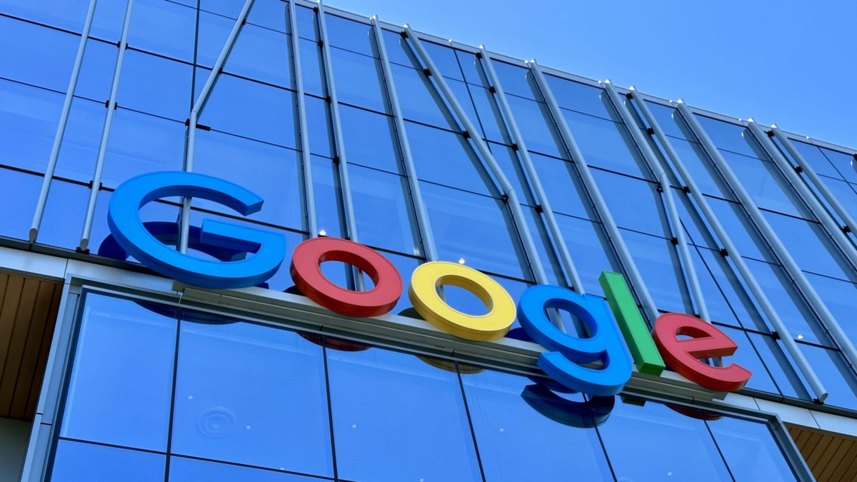 Business Insider изучило информацию о зарплатах в Google, которую компания подаёт в Министерство труда США для оформления виз иностранным специалистам. Разработчик приложений может зарабатывать $138-199 тысяч в год, бизнес-аналитик — $141-201 тысяч, UX-дизайнер — $124-230 тысяч vc.ru/money/2093064