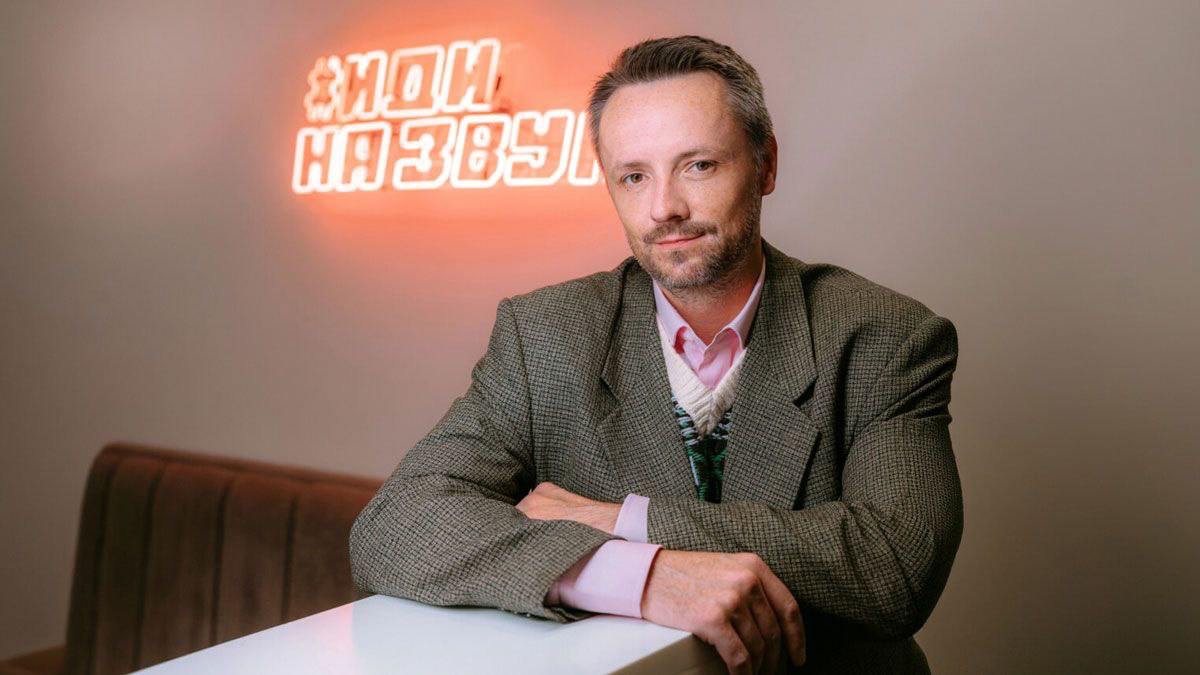 Артем Лебедев Рынок может вырасти еще минимум в два раза Среди ключевых трендов на рынке музыкальных стримингов гиперперсонализация на основе ИИ популярность коротких форматов и развитие нейромузыки Об этом в интервью Ведомости Инновации и технологии рассказал гендиректор музыкального сервиса Звук Артем Лебедев Также он объяснил почему музыкальные сервисы становятся ключевыми элементами мультиподписок и какие инструменты стримингов используют для привлечения поколения зумеров Подробнее в материале Ведомости Технологии пресс служба музыкального сервиса Звук