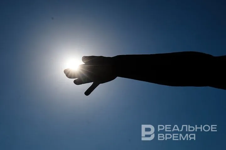 В Казани зафиксировали новый температурный максимум Накануне максимальная температура воздуха составила 29 6 градуса предыдущий рекорд который составил 29 5 градуса зарегистрировали 30 лет назад Подпишитесь на Реальное время в МАХ Telegram Дзен
