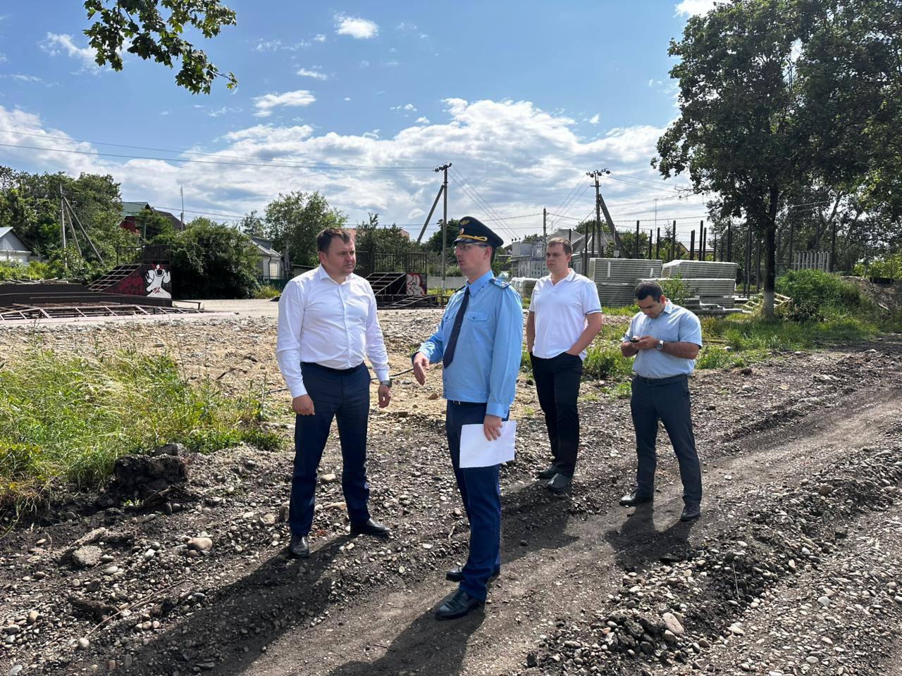 Прокуратурой района проведена проверка выполнения работ по благоустройству парка Победы в г. Курганинске Работниками прокуратуры Курганинского района проведена проверка хода выполнения работ в рамках исполнения муниципального контракта по благоустройства парка Победы в городе Курганинске. Заслушаны доклады ответственных лиц о ходе проведения работ на объекте, их соответствия графику и проектно-сметной документации, о соблюдении сроков, а также качества выполненных работ. Выполнение работ по муниципальному контракту находится на постоянном контроле прокуратуры района.