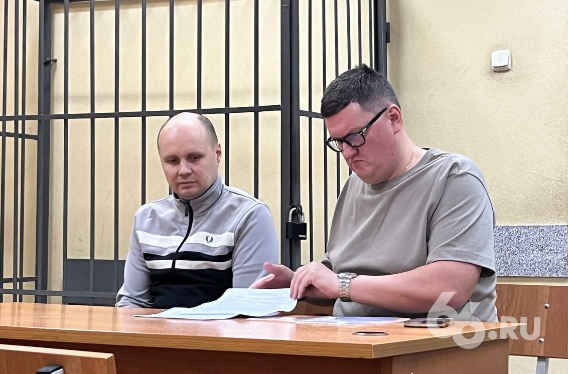 Пользователя Telegram обвинившего чиновника в смерти брата арестовали за пропаганду нацизма Ленинский районный суд Екатеринбурга отправил Олега Мельниченко в спецприемник на 10 суток Его признали виновным по статье 20 3 КоАП РФ пропаганда либо публичное демонстрирование нацистской символики Он разместил на своем личном аккаунте в Telegram символ запрещенного в России кельтского креста который обозначает превосходство белой расы Вину мужчина не признал Чиновник сбил моего брата и его пытаются отмазать На меня пытаются оказать давление правоохранительные органы Телефоном где обнаружили символику я не пользовался Им пользовался мой брат до своей смерти Я в телеграме не был зарегистрирован сказал молодой человек По данным 66 RU в телеграме Мельниченко зарегистрировался под ником Белый гражданин но уже удалил данный аккаунт В конце октября Олег Мельниченко рассказал 66 RU что его брата насмерть сбил замминистра природных ресурсов и экологии Свердловской области Антон Сафронов По его словам Станислав Мельниченко шел по обочине Потом упал на проезжую часть и на него наехал Сафронов В крови у погибшего нашли сильнодействующие наркотики и алкоголь символ внесен в список экстремистских материалов   Новости из Екатеринбурга