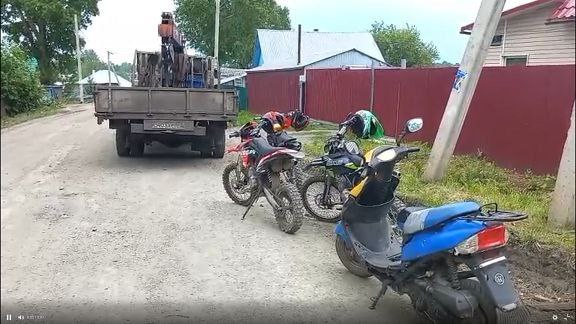 В Березовском автоинспекторы остановили на мотоциклах четырех подростков 12 и 13 лет.   В отношении родителей составили протоколы, сообщили в полиции Кузбасса  Вести-Кузбасс