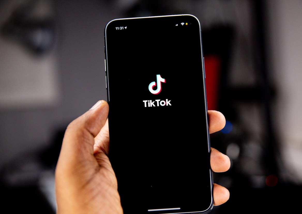 Регулятор ЕС оштрафовал TikTok на 530 млн евро за нарушение защиты Регулятор заявил, что TikTok передает данные европейских пользователей в Китай, что является нарушение регламента Евросоюза по защите персональных данных. В 2023 году TikTok уже был оштрафован на 345 млн евро по такому же обвинению. Байки лаовая. Китай. Новости