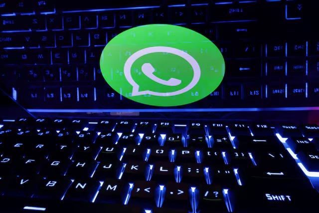 news У известных экстремистов ответственных за WhatsApp наметился скандальчик На компанию подал в суд бывший глава отдела безопасности Аттаулла Баиг он обвиняет Meta в сокрытии масштабных проблем с безопасностью и нарушении конфиденциальности пользователей Список претензий внушительный В их числе отсутствие мониторинга доступа к юзерским данным неограниченный доступ к ним же у 1 500 инженеров неспособность обнаруживать утечки данных и защитить аккаунты от перехвата коих за день якобы по сто тысяч По легенде Баиг в 2021 м заметил что с безопасностью WhatsApp что то не так и начал шуметь на совещаниях и писать жалобы в связи с чем его и выдавили из компании Та в ответ завела стандартную корпоративную пластинку про недовольного сотрудника уволенного за плохую работу Но что можно скормить прессе суд во внимание вряд ли примет Господин Баиг то знает толк в жалобах здесь задел под очередной штраф на сотни миллионов долларов tomhunter