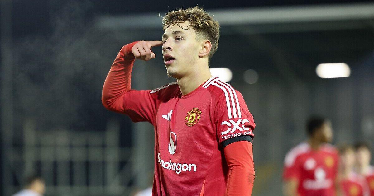 17 летний форвард МЮ Амир Ибрагимов сменил спортивное гражданство Великобритании на российское сообщает тг канал Sport Baza По данным агентства изменения уже зарегистрированы в системе ФИФА В качестве основного теперь указано гражданство РФ Амир Ибрагимов сыграл за сборную Англии до 16 лет два матча Теперь он сможет выступать за национальные команды Росси