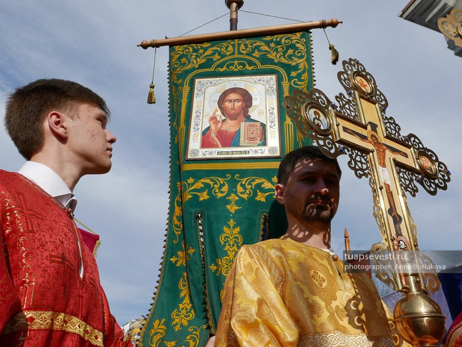 В воскресенье, 17 ноября, в Туапсе и Сочи пройдет крестный ход. В канун празднования Собора Архистратига Михаила - небесного покровителя этих причерноморских городов.  Крестный ход начнется в Туапсе в 11 часов от храма святителя Алексия Московского