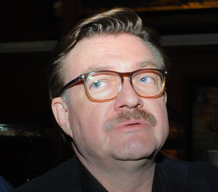 Басманный суд Москвы заочно арестовал журналиста Евгения Киселёва Его обвиняют в создании террористического сообщества Киселёву избрана мера пресечения в виде заключения под стражу на два месяца с момента его фактического задержания а в случае экстрадиции с момента передачи правоохранительным органам Российской Федерации отмечается в документах суда Ранее журналиста объявили в международный розыск Минюст РФ включил Евгения Киселёва в реестр иностранных агентов в апреле 2022 года В 2024 году журналист был внесён Росфинмониторингом в перечень террористов и экстремистов Подписаться на Говорит Москва Telegram VK MAX