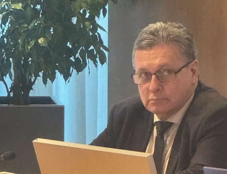 Рифат Сабитов Переход в кратчайшие сроки на отечественные программные продукты наша победа Состоялось итоговое заседание Общественного совета при Министерстве цифрового развития связи и массовых коммуникаций Российской Федерации Участники подвели итоги работы профильных комиссий обсудили развитие цифровой инфраструктуры меры противодействия мошенничеству и фейковой информации вопросы кибербезопасности внедрение отечественных цифровых сервисов а также перспективы регулирования искусственного интеллекта и поддержки участников СВО Заместитель генерального директора ВГТРК руководитель регионального департамента ВГТРК председатель комиссии ОП РФ по развитию информационного сообщества СМИ и массовых коммуникаций член комиссии по защите российских традиционных ценностей зампред Общественного совета при Минцифры России Рифат Сабитов отметил огромную работу которую ведет министерство по обеспечению технологического суверенитета Подробности читайте на нашем сайте