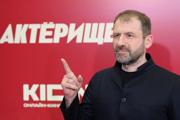 Не подумал Миллиардер Игорь Рыбаков заявил «Радиоточке НСН», что сейчас жалеет о словах про удаление альбома Гуфа. Мы спросили его, не хотел бы он удалить, например, альбомы Инстасамки или Сергея Шнурова, но бизнесмен наотрез отказался: «Я против запретов. Моя попытка удаления альбома - моя личная история. Я теперь считаю ее слишком спонтанной и необдуманной. А с функцией контроля содержания песен сегодня отлично справляется Роскомнадзор».