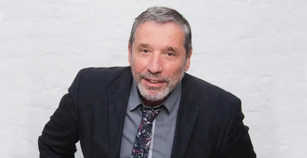 Ленинский районный суд Перми обязал региональное Минкультуры уволить художественного руководителя Театра Театра Бориса Мильграма в связи с утратой доверия Поводом стали коррупционные нарушения 2022 2023 годов Мильграм подписывал контракты на постановки с режиссёром Александром Пронькиным супругом своей дочери В 2024 году ему вынесли замечание однако прокуратура сочла эту меру недостаточной   bg ru bg people people news 30601 teatr teatr   Большой Город