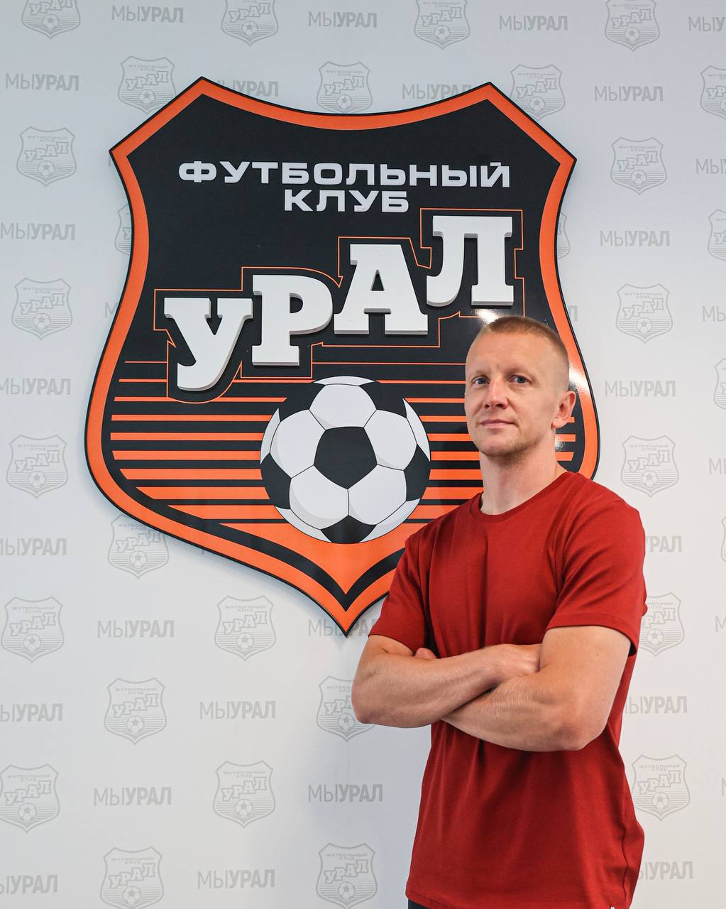 Вице-президент ФК «Урал» Игорь Смольников покидает клуб, как сообщили в пресс-службе «Урала», в ФК он провел один сезон на должности вице-президента, отвечающего за селекцию.  По данным источника «Ъ-Урал», тренер Олег Шатов также может покинуть клуб.   Фото: ФК «Урал»  Подписывайтесь на «Ъ-Урал»