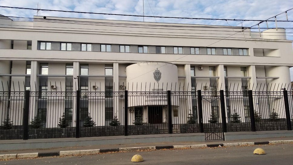 УФСБ по Ярославской области ликвидировало канал незаконного экспорта продукции военного назначения. Задержан житель Москвы 1964 года рождения, который пытался продать пять военных радиостанций. При обысках изъяли более 20 единиц продукции. Перовский суд Москвы приговорил его к трем годам колонии общего режима за подготовку к преступлению и незаконный экспорт. Приговор вступил в силу. Фото: Антон Голицын / Коммерсантъ Еще больше новостей — в Telegram-канале «Ъ-Ярославль»