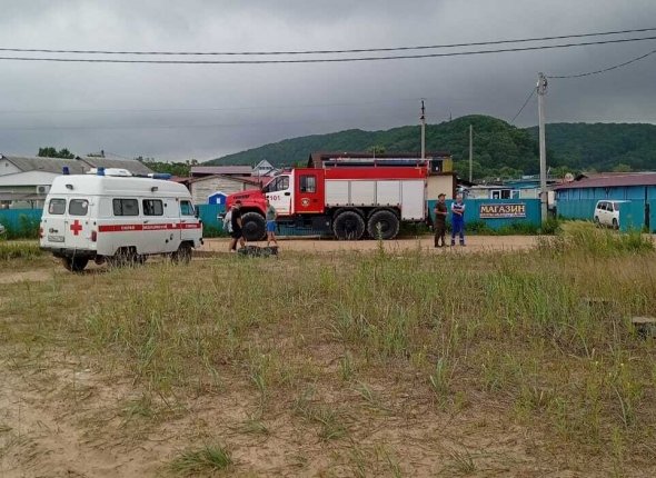 Мужчина спас детей на пляже в поселке Волчанец, но сам едва не утонул Отдыхающие вытащили его из воды, реанимацию провели пожарные, затем пострадавший передан врачам Читать подробнее на сайте...