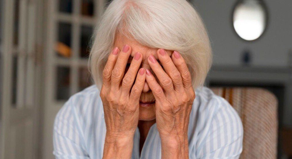 В Швеции мужчина получит внушительный срок за сутенерство собственной жены он продавал её более 120 раз На севере королевства полиция арестовала 60 летнего мужчину которого собственная жена обвинила в чудовищном преступлении на протяжении четырех лет он превратил ее в живой товар По словам 50 летней женщины супруг принуждал ее оказывать интимные услуги посторонним При этом сам задержанный категорически отрицает свою вину и уверяет что невиновен Самое шокирующее в этом деле масштабы Пострадавшая утверждает за эти годы ее вынудили вступить в связь более чем с сотней мужчин Журналисты попытались выяснить находилась ли женщина под воздействием наркотиков во время оказания услуг однако в полиции отказалась комментировать этот вопрос Детали состояния потерпевшей пока не разглашаются в интересах следствия А муженьку сутенеру грозит от двух до десяти лет лишения свободы Подписаться на truekpru Читать нас в MAX