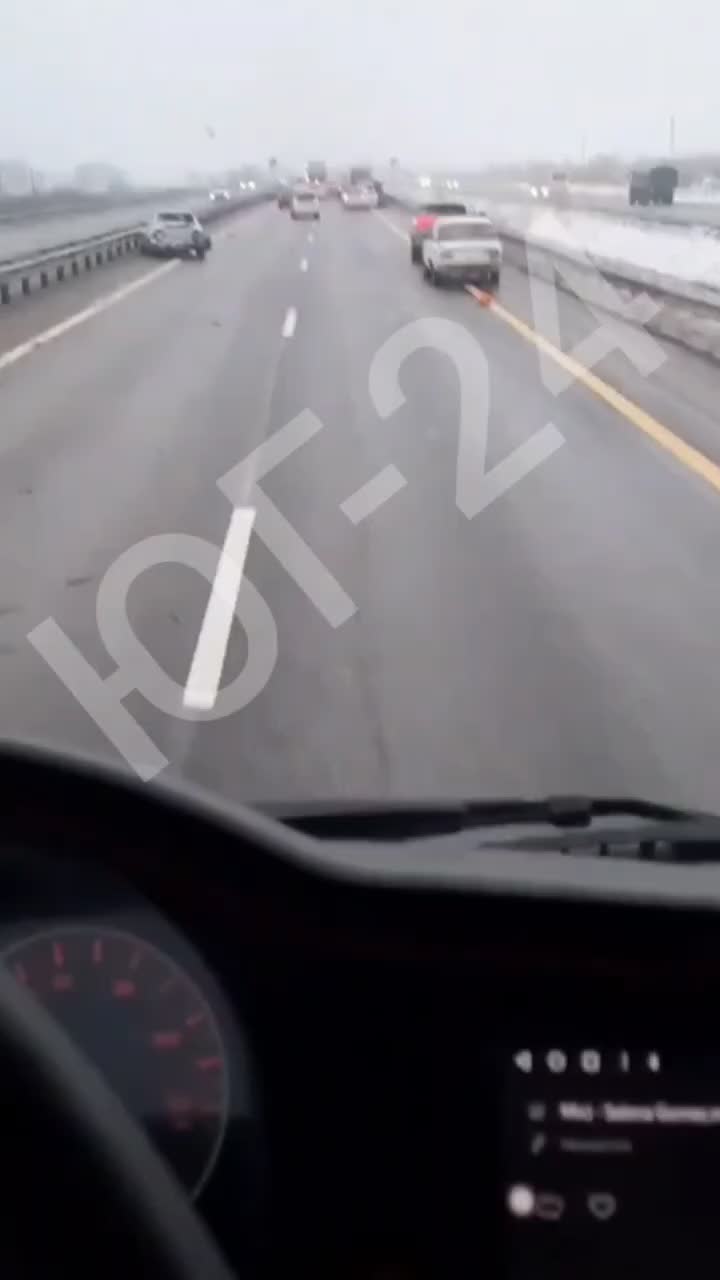 Авария на трассе М4: около 20 автомобилей столкнулись из-за гололёда