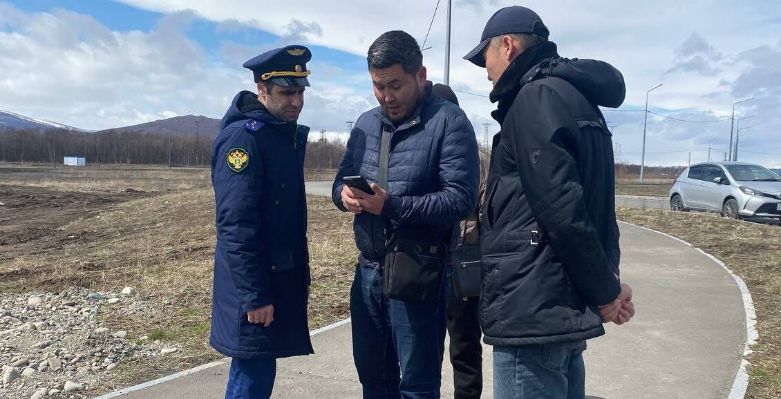На Камчатке строителям нового аэропорта несколько месяцев не выдают зарплату Прокуратура Камчатского края проверяет факт невыплаты заработной платы работникам, которые занимались строительством нового аэропорта. С частью работников не был заключен трудовой договор. Нажмите для подробностей -