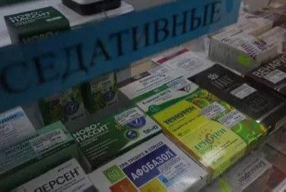 На Ставрополье выявили завышение цен на лекарства В 2025 году надзорные ведомства по всей стране включая Ставропольский край зафиксировали случаи необоснованного роста цен на лекарства Аптеки нарушали установленную законом предельную надбавку в 30 По данным Генпрокуратуры РФ нарушения были выявлены в ряде регионов Хотя на Ставрополье ситуация была менее острой чем например в Тюменской области где цена на Диклофенак была завышена на 446 все нарушители получили официальные предостережения Генпрокуратура продолжает мониторить ценообразование в аптечных сетях chp26rus