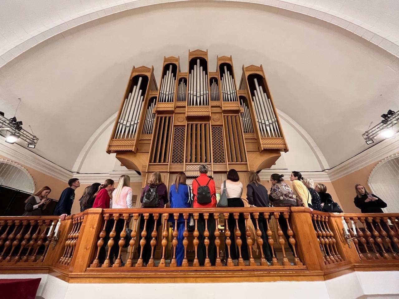 В Архангельской области ищут нового директора Поморской филармонии Министерство культуры и туризма Архангельской области проводит конкурс на замещение вакантной должности директора Поморской филармонии Приём документов начался 30 декабря 2025 года и продлится до 3 февраля 2026 го А сам конкурс состоится 19 февраля Напомним что пост директора Поморской филармонии освободился в конце прошлого года