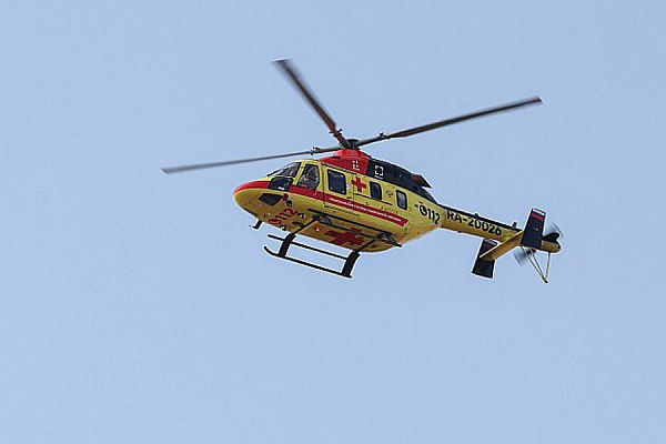 Санитарная авиация Волгоградской области совершила 300 вылетов с начала 2025 года Санитарная авиация региона уже выполнила 300 полетов в ходе которых успешно транспортировали 294 пациента Самому старшему из эвакуированных 93 года самому маленькому на момент перелета было всего три месяца Об этом AVIA RU сообщили в пресс службе Комитета здравоохранения Волгоградской области По информации облздрава больше всего рейсов с начала года совершено в Михайловку 45 Камышин 35 и Урюпинск 31 Подавляющему большинству пострадавших потребовалось срочное медицинское вмешательство по причине острых состояний сердца и сосудов 172 случая aviaru net n287630
