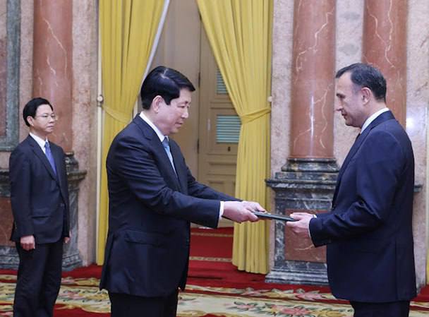 Новый посол с резиденцией в Джакарте Ойбек Эшонов вручил верительные грамоты президенту Вьетнама Лыонг Кыонгу