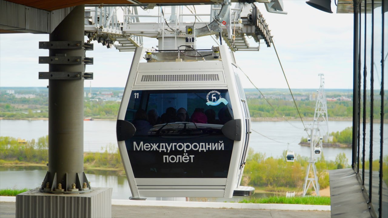 На 41% вырос пассажиропоток на канатной дороге Нижний Новгород – Бор после модернизации  В мае переправой воспользовались более 265 тыс. пассажиров, а в июне – свыше 277 тыс.  Напомним, после модернизации пропускная способность канатной дороги выросла до 1 тыс. человек в час в одном направлении и до 15 тысяч пассажиров ежедневно.    Прислать новость