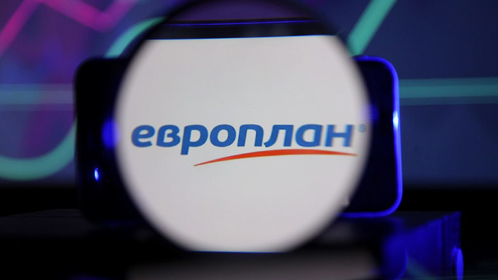 Топ менеджмент Европлана не будет продавать свои акции Альфа банку Европлана LEAS Топ менеджмент компании Европлан принял решение не пользоваться офертой Альфа банка который договорился о приобретении компании у акционеров говорится в телеграм канале компании Отказ продавать акции в сообщении увязан с тем что для менеджмента Европлана личное участие и увеличение доли владения акциями является мощным стимулом для достижения лучших результатов компании jkinvest news jkinvest