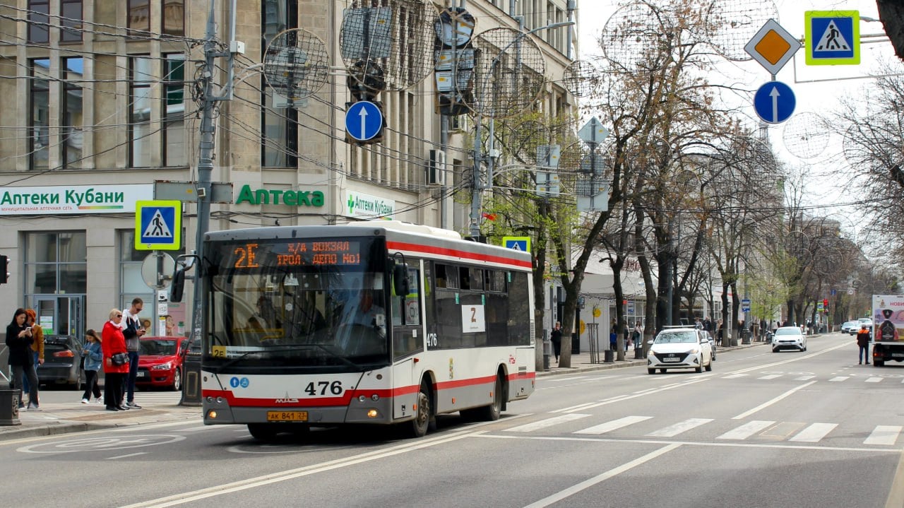 В Краснодаре повысят стоимость проезда еще на 12 автобусных маршрутах  Поэтапное увеличение оплаты проезда начнется с 5 ноября 2024 года, сообщает пресс-служба городской администрации. Проезд по городу подорожает до 55 рублей.   С 5 ноября стоимость проезда увеличится на маршрутах № 56, 105А, 154А, 177А  С 6 ноября — на маршрутах № 6, 22, 51, 58  С 8 ноября — на маршрутах №21, 151А, 187А  С 9 ноября — на маршруте №29