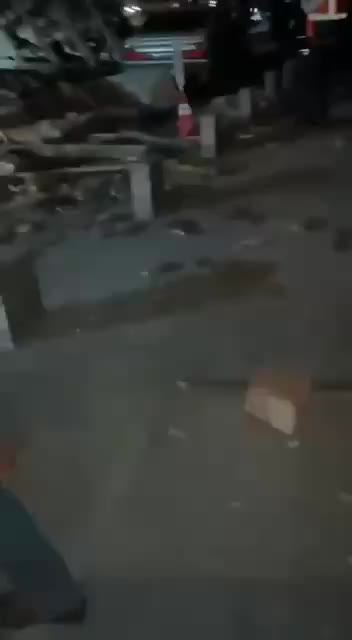 Здания разрушены в Балыкесире из-за землетрясения