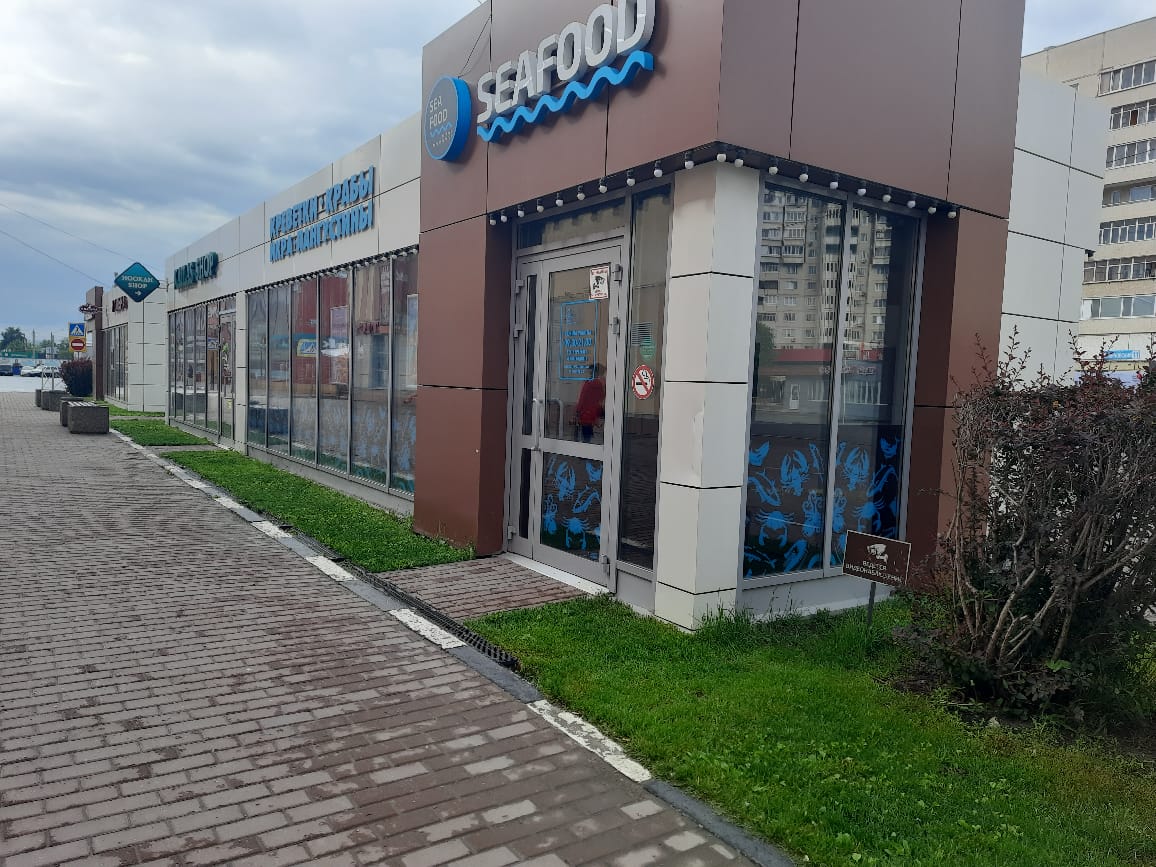 В Заволжском районе продолжается покос травы Напомним, что глава города Александр Болдакин поручил профильным службам активизировать работы по сезонному покосу травы. К процессу присоединились также представители бизнеса, организаций и предприятий. Подстриженная зелень не только делает город более красивым и ухоженным, но и является одним из факторов безопасности: высокие растения затрудняют видимость дорожных знаков и разметки, что увеличивает риск дорожно-транспортных происшествий. Кроме того, высокая трава привлекает насекомых и грызунов, создающих дискомфорт для жителей. Свежий покос уменьшает количество аллергенов, пыли и бактерий, улучшая воздух вокруг нас. Поэтому, уважаемые горожане, давайте ценить труд тех, кто заботится о нашем городе!