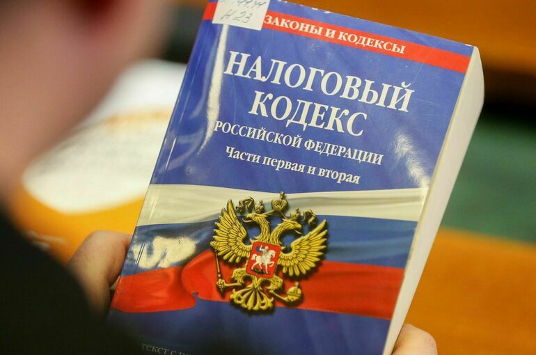Предложение об индексации налоговых вычетов Фракция Справедливая Россия За правду предложила законопроект об индексации налоговых социальных вычетов на коэффициент дефлятор с учётом инфляции Включает вычеты на обучение лечение страхование фитнес и другие расходы Размеры до 150 тысяч рублей в год Планируется внедрение с 1 января 2027 года Возможные потери бюджета около 10 миллиардов рублей ежегодно что для большинства регионов несущественно
