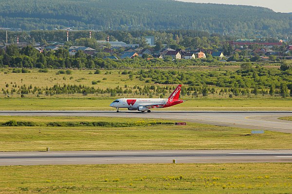 Авиакомпания Red Wings запускает два новых рейса из Нижнего Новгорода в Грузию  Авиакомпания Red Wings с конца апреля расширит географию полетов из Международного аэропорта Нижнего Новгорода имени В.П. Чкалова в Грузию. Об этом сообщает AVIA.RU.  С 26 апреля рейс в Батуми будет отправляться по субботам в 22:30 по местному времени. Возвратный рейс запланирован на 03:50 по местному времени в воскресенье. С 28 мая программа полетов расширится за счет введения еще одного рейса c вылетом из Нижнего Новгорода по средам и обратным рейсом из Батуми по четвергам. Время в пути составит 3 часа 35 минут.  Первый рейс в столицу Грузии, Тбилиси, состоится 28 апреля и будет выполнятся из Нижнего Новгорода по понедельникам в 22:45, а возвратный рейс – по вторникам в 04:05 по местному времени. С 5 июня будет запущен дополнительный рейс по четвергам в Тбилиси и по пятницам в обратную сторону. Время в пути составит 3 часа 20 минут.  aviaru.net/n280315