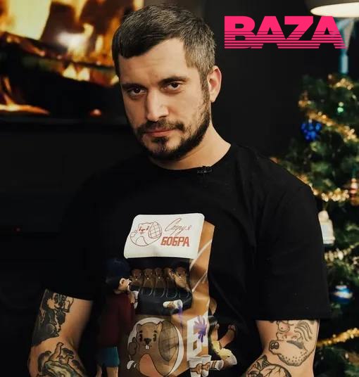 Около 80 треков Паши Техника пропали со стриминговых платформ из за спора его наследников за роялти По данным Базы рэпер заключил контракт с лейблом А ещё в 2023 году По условиям он получил аванс а прибыль должна была прийти после того как треки принесут сумму превышающую задаток 30 от всех роялти по договору шли бы в этом случае менеджеру Техника Марку Яровному Но дела шли не очень и при жизни Паши загруженные треки на лейбл А так и не окупили аванс После смерти рэпера его семья во главе с женой Евой Карицкой встретилась с руководством лейбла А где ей сообщили что Марк готов отдать свои 30 родным Паши и выйти из цепочки Но сделать тогда это не удалось Карицкая ещё не вступила в наследство Спустя полгода у Евы появились претензии к Марку При этом по словам мужчины он не менял свою позицию и всё ещё готов передать свои проценты с дохода который вероятно появится В конце концов Карицкая вместе с юристами добилась того чтобы около 80 треков Техника которые были выпущены через Марка удалили с площадок В том числе альбомы в составе группы Каптерка и совместный альбом Кипятильник с Metox По данным Базы эти альбомы будут перезаписаны без куплетов Техника в ближайшее время