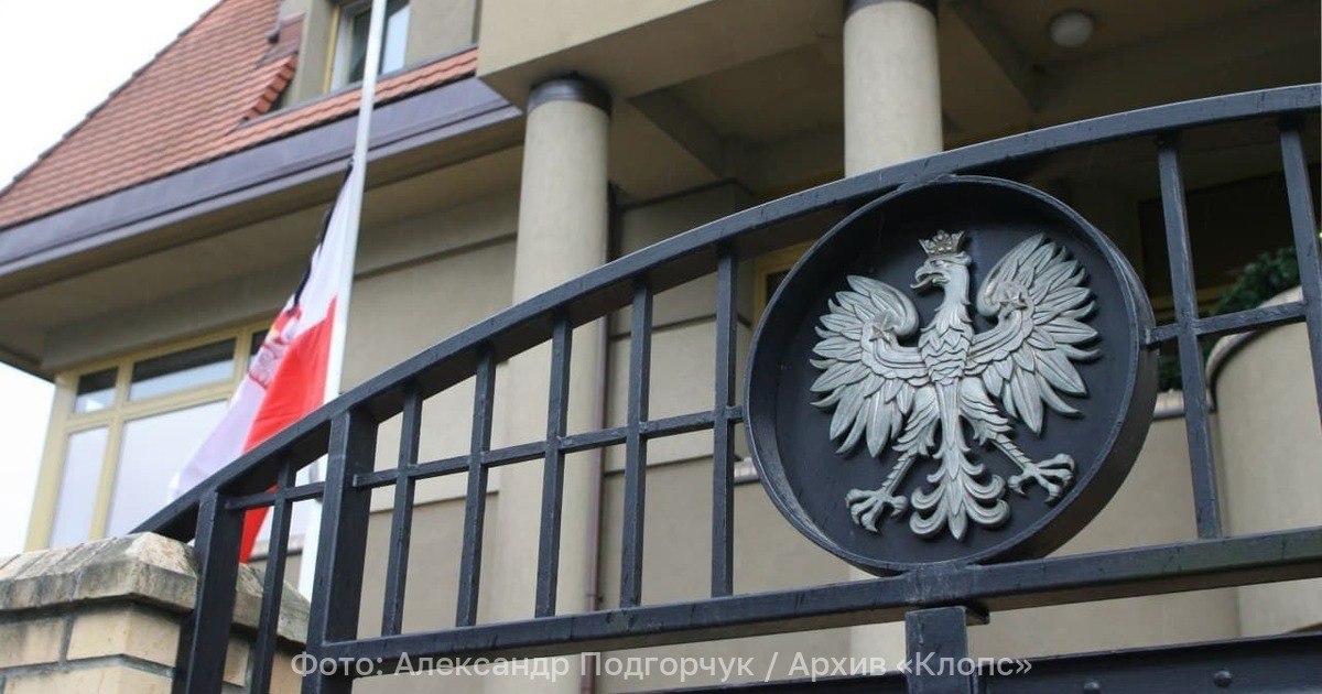 Арестованный в Польше археолог из петербургского Эрмитажа может провести в СИЗО до двух лет Судебный процесс о выдаче Польшей российского археолога и сотрудника Эрмитажа Александра Бутягина украинским властям может затянуться на 2 года В настоящий момент арестованный россиянин ожидает назначения нового судьи который будет вести его дело Если апелляция удовлетворена по польскому праву апелляционный суд в подавляющем большинстве случаев не освобождает человека а возвращает дело на новое рассмотрение в суд первой инстанции После этого следуют новые слушания и при необходимости новые апелляции Это долгий многоступенчатый процесс На практике это означает что всё это время Александр будет оставаться в польском СИЗО По оценке адвокатов весь процесс может занять от 18 до 24 месяцев рассказал адвокат россиянина