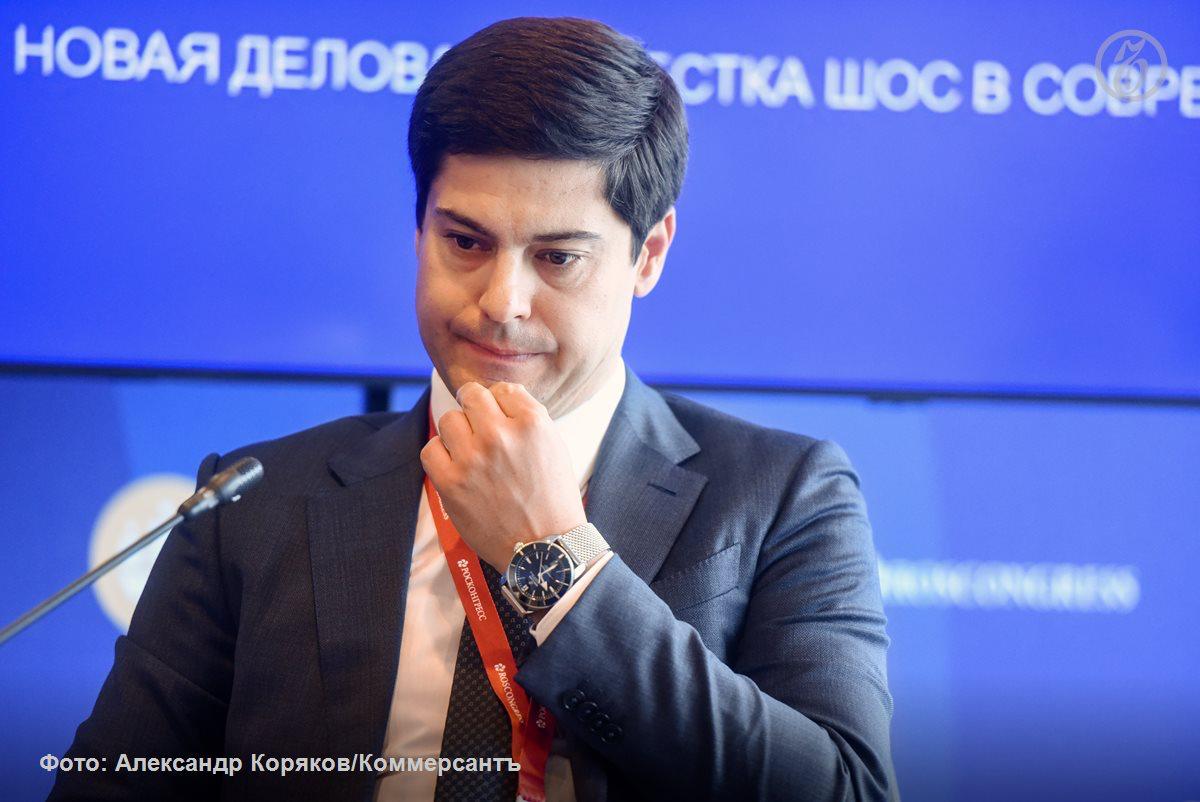 РЖД сменили заместителя гендиректора по грузовым перевозкам. Занимавший этот пост Дмитрий Мурев назначен главой Федеральной грузовой компании — дочерней структуры РЖД.   Должность заместителя гендиректора госкомпании — начальника Центра фирменного транспортного обслуживания заняла Ирина Магнушевская. В ее обязанности будут входить вопросы коммерческой деятельности в области грузовых перевозок, сообщили в компании.     Подписывайтесь на «Ъ» Оставляйте «бусты»