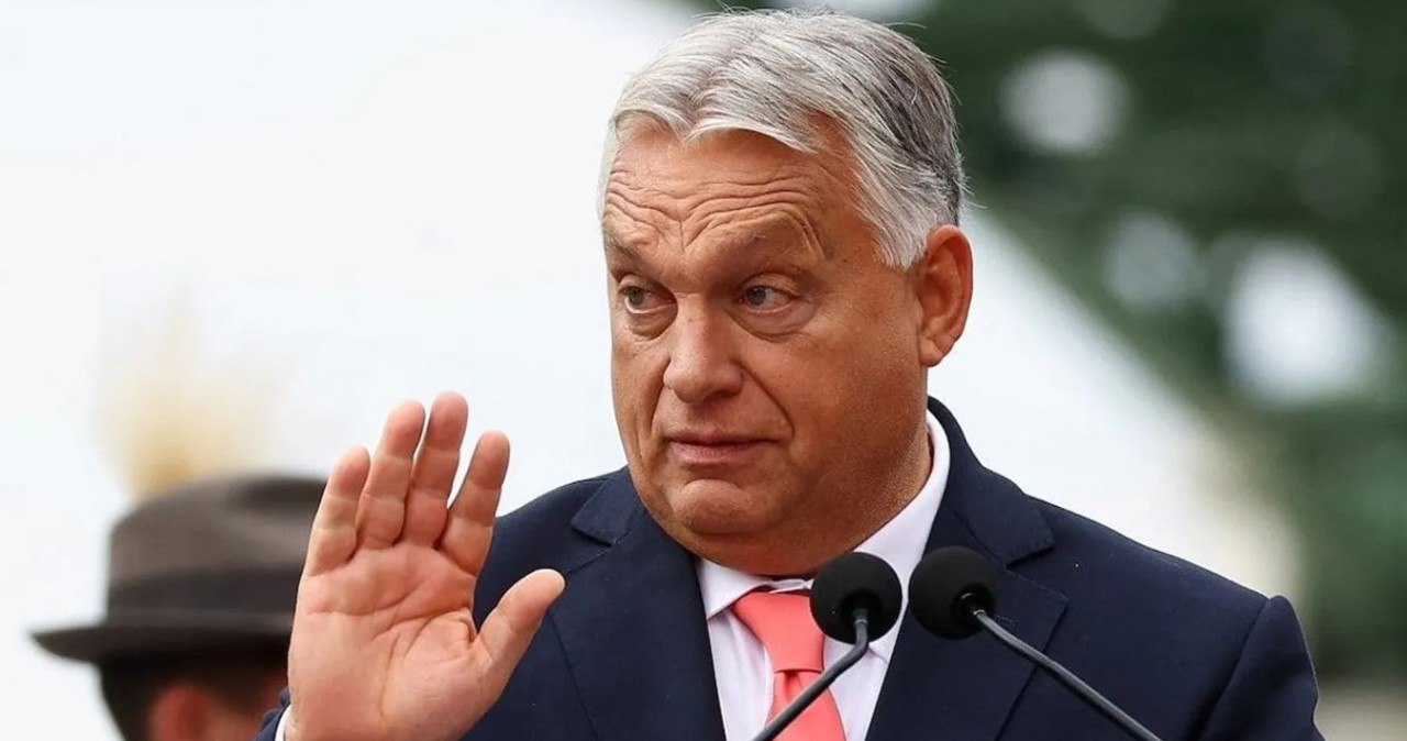 Орбан объявил восстание против миграционного пакта ЕС Виктор Орбан заявил что Венгрия не будет выполнять механизм солидарности в новом миграционном пакте ЕС Он считает неприемлемым требование Брюсселя либо платить больше в фонд либо принимать мигрантов Премьер подчеркнул что страна не примет ни одного мигранта и не станет оплачивать размещение чужих ЕС ранее договорился о создании на 2026 год ежегодного солидарного фонда в рамках пакта Подписаться