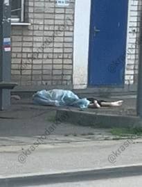 В Краснодаре на улице Восточно-Кругликовской погиб 80-летний мужчина, упавший с четвёртого этажа. Он скончался на месте от травм. Полиция выясняет обстоятельства происшествия. Ваши видео высылайте нам в бот Подпишись поделись Прислать видео новость